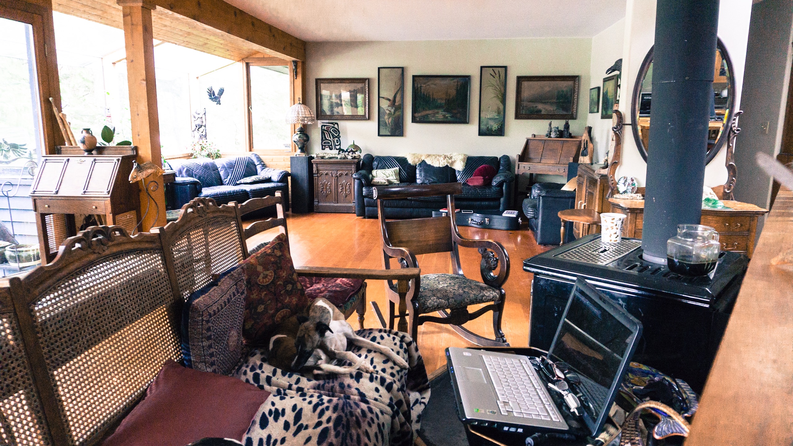 Communal Living Room - Airbnb